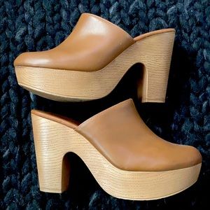 Heeled clogs